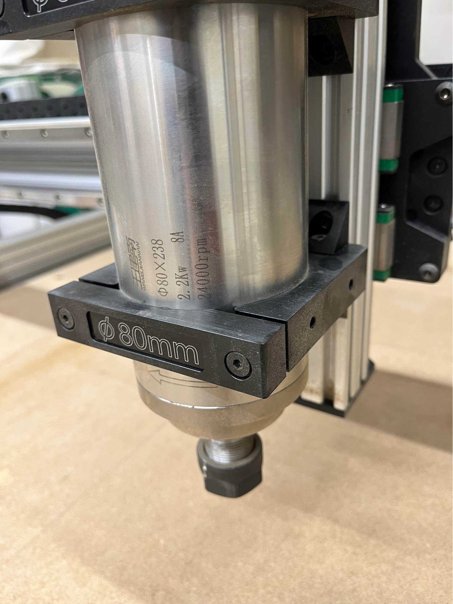 Frezarka do drewna QUEENBEE CNC 2,2kW pole 1270x1300 ER20 3 osie
