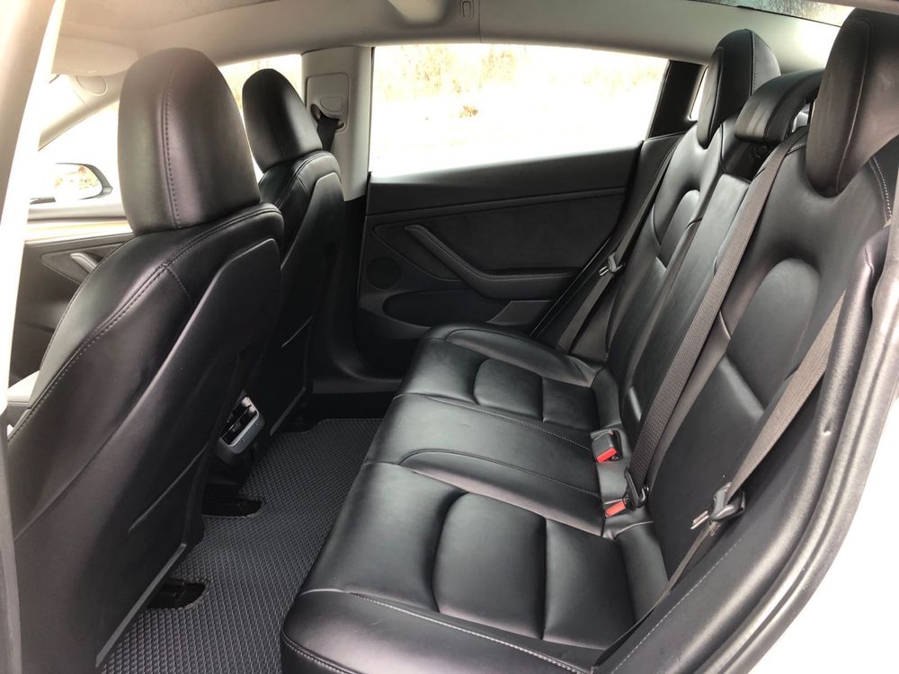 Tesla Model 3 (2023)
