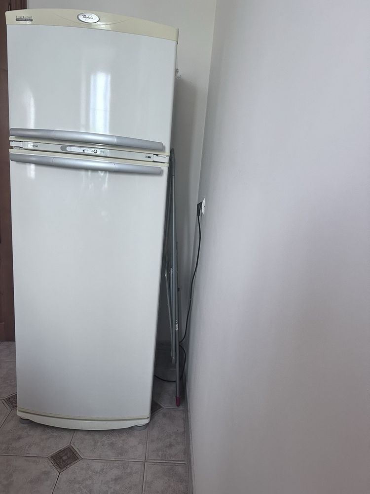 Холодильник Whirlpool б/у