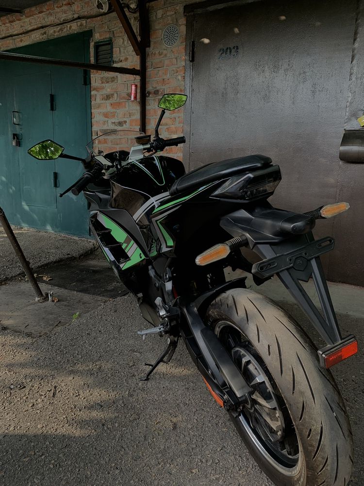 Електомот Kawasaki Ninja 2023 року