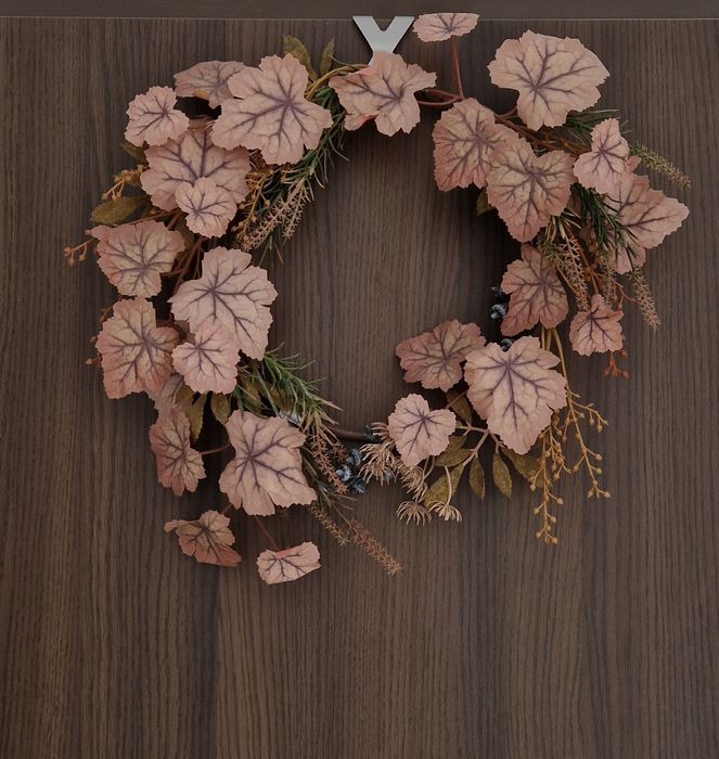 Wianek z ikea na drzwi ścianę jesiennt sztuczna girlanda na zewnątrz