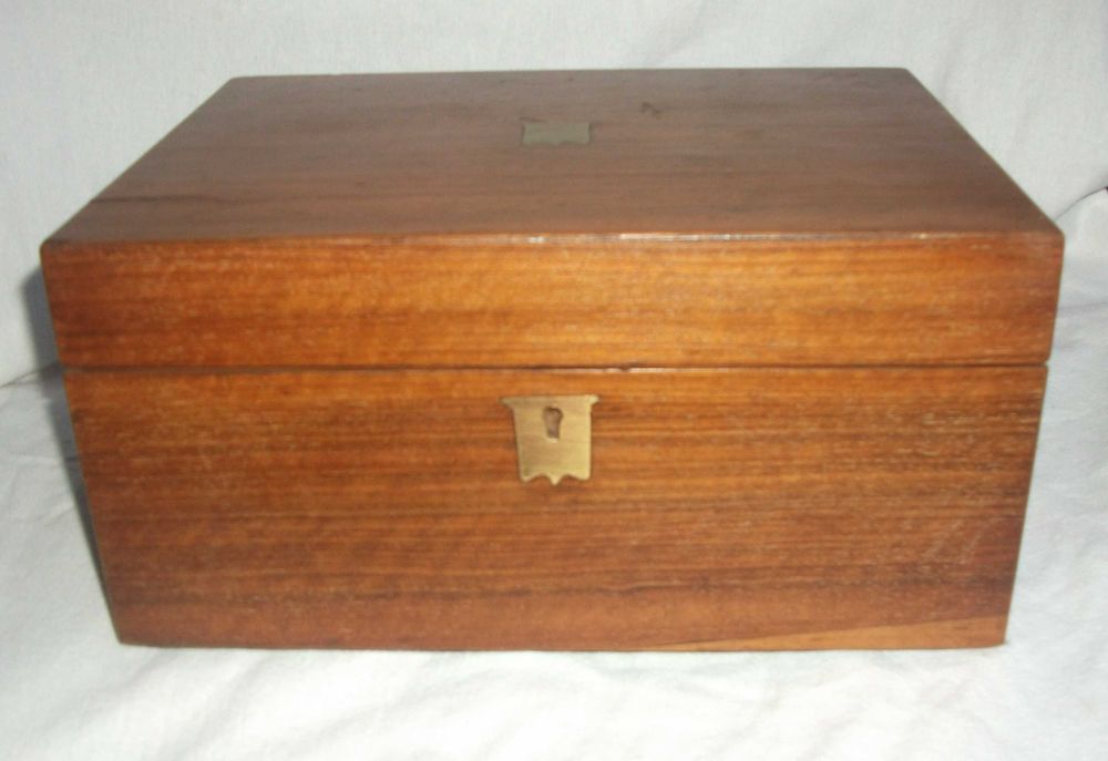 Caixa de escrita antiga para restaurar