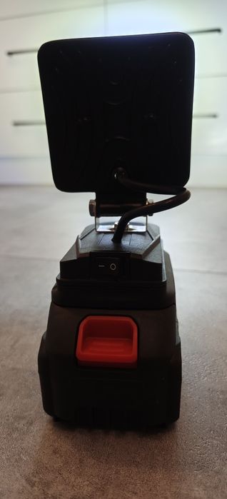 Lampka roboczą LED z akumulatorem