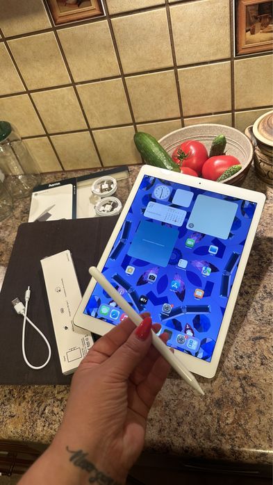 Tablet iPad Apple PRO 12.9” —-128gb —- Touch ID - PROCREATE