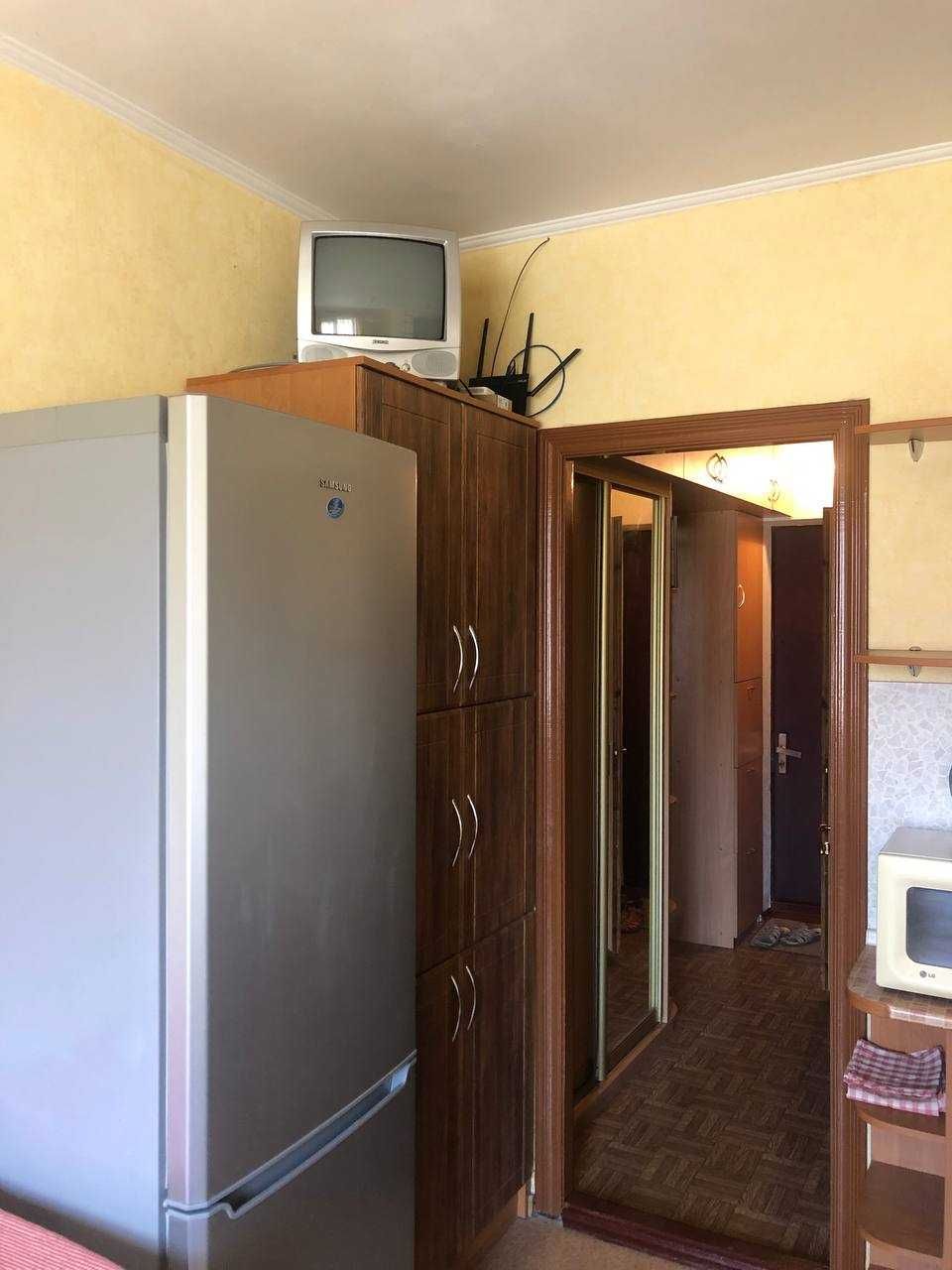 1-на на Драгоманова 14, 10 хв м. Позняки