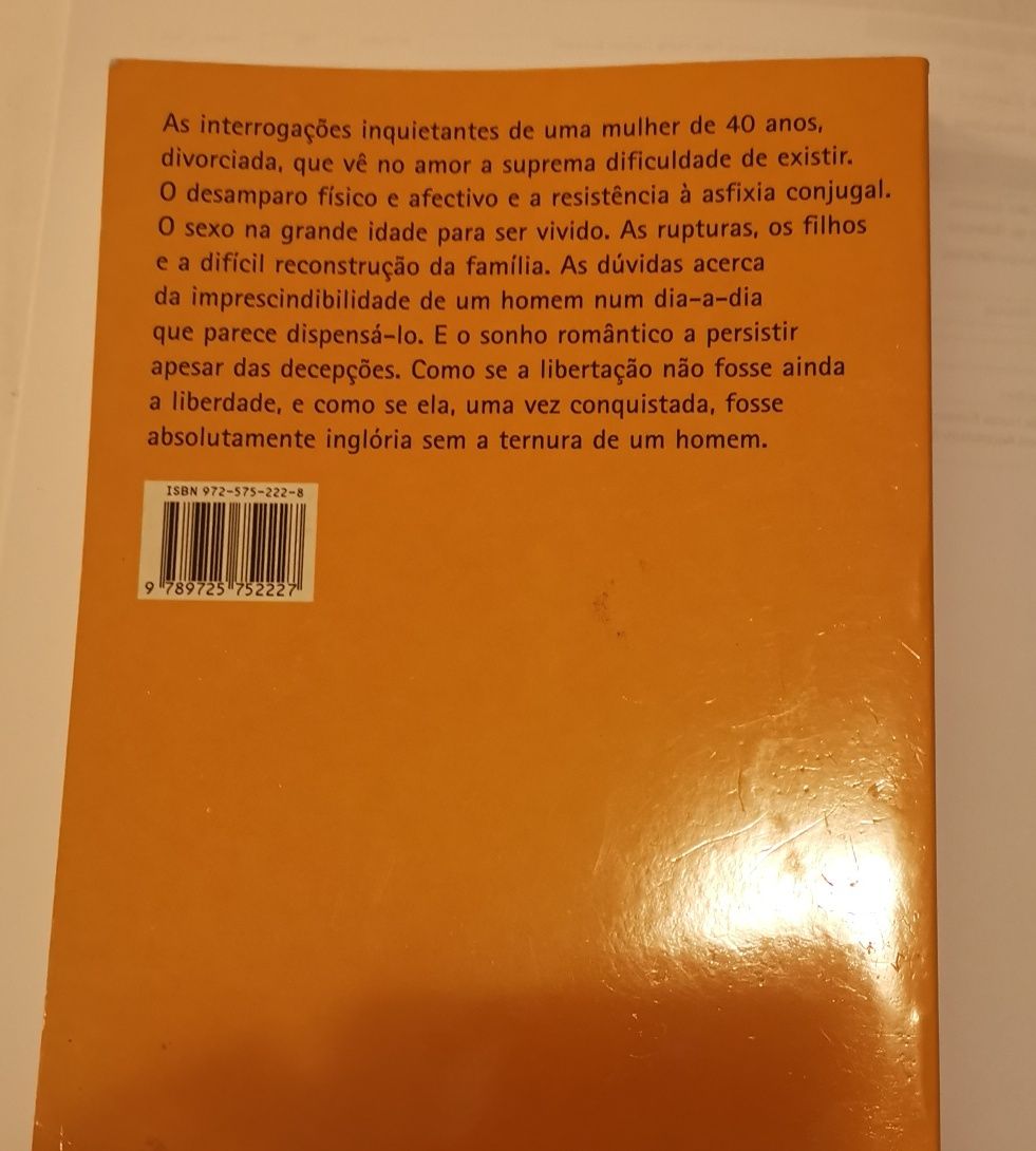 Livro  Uma mulher não chora