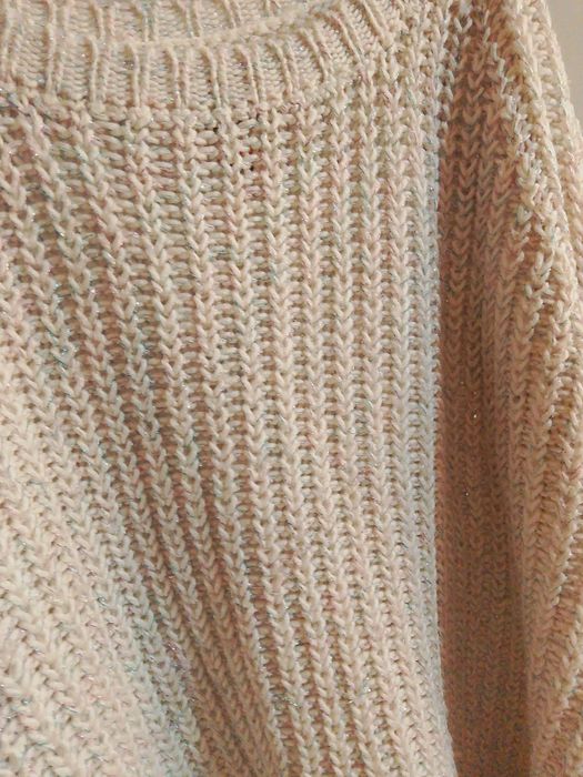 Śliczny sweterek damski