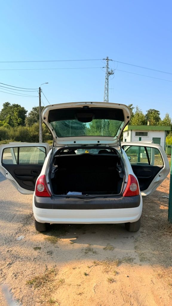 Vendo Renault Clio 2 años 2004 1.2 gasolina