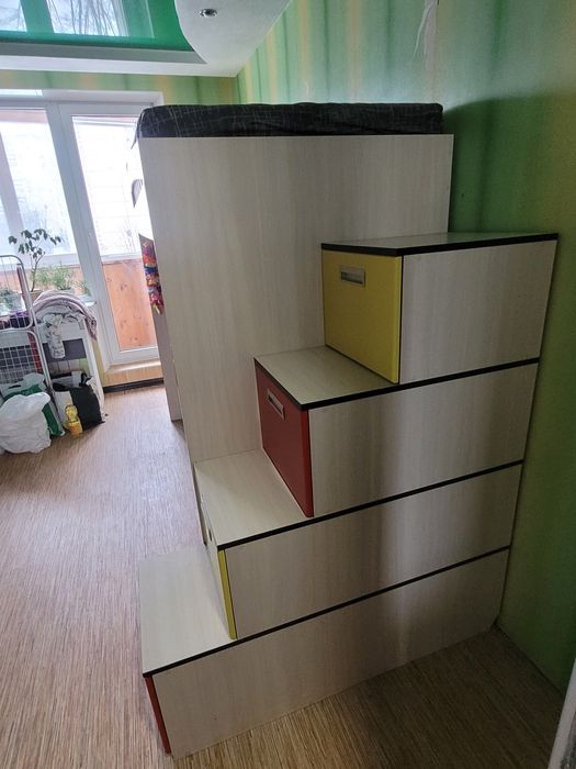 Продам меблі для дитячої кімнати.