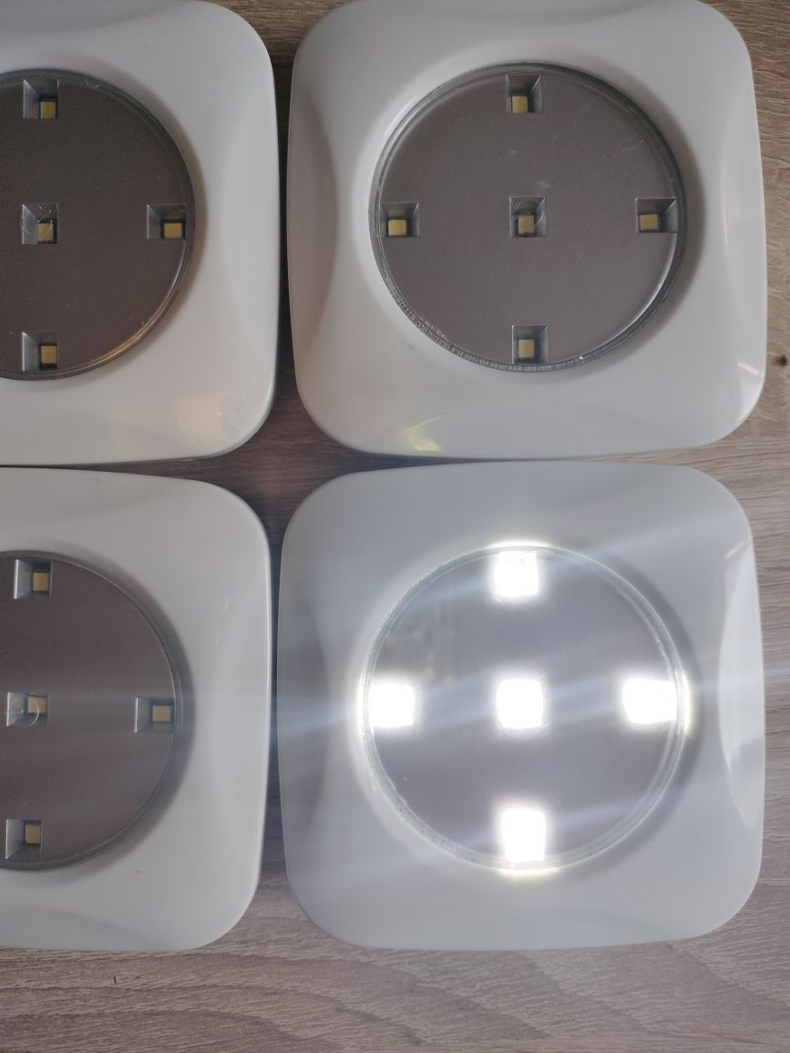 Lampki LED 4 szt.  plus pilot zdalnego sterowania