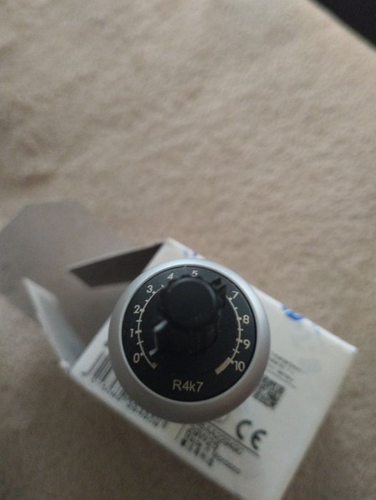 Potencjometr Eaton M22-R4K7
