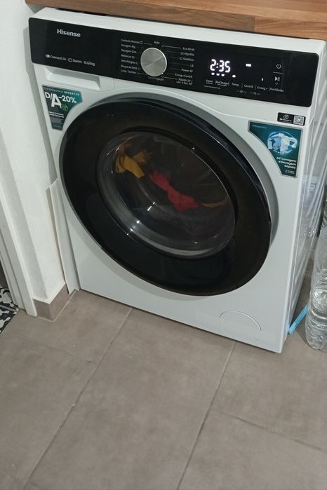 Vendo máquina de lavar roupa e secar praticamente nova