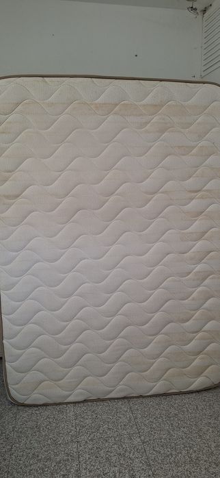 Colchão com estrado e pés