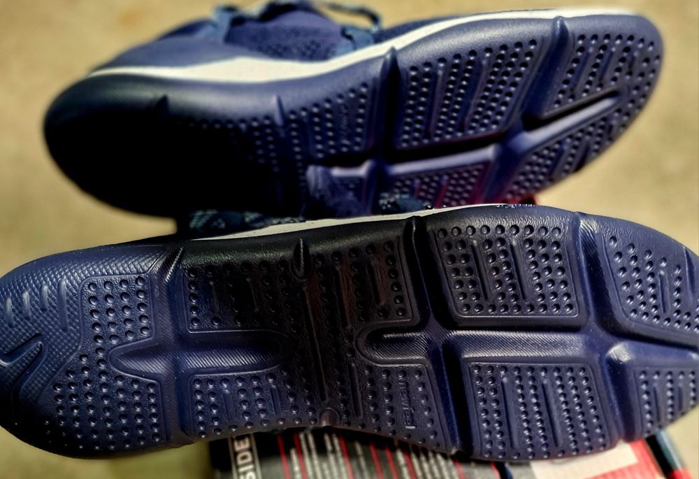 Tenis Decathlon novos n 45 -45.5
PvP 29 eur.
novos na caixa de qualida