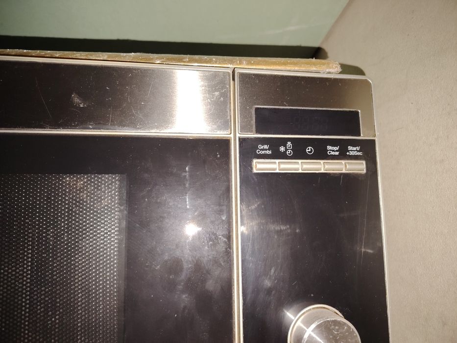 Microondas a funcionar perfeitamente é microondas e forno