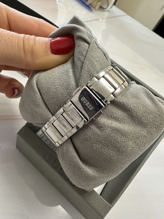 Годинник жіночий Guess