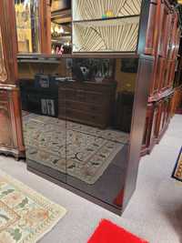 Móvel em madeira com 4 portas espelhadas de marca Antar