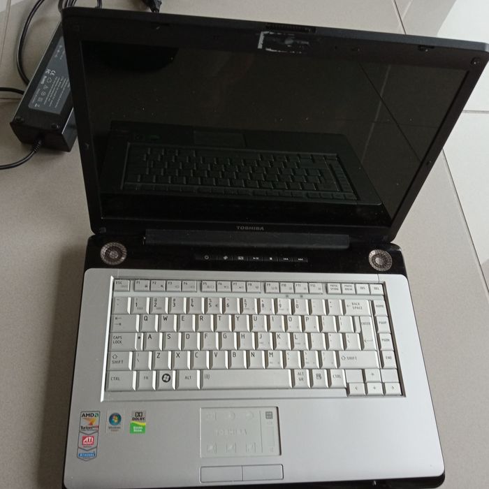 Laptop Toshiba satelite A210 128 z zasilaczem
