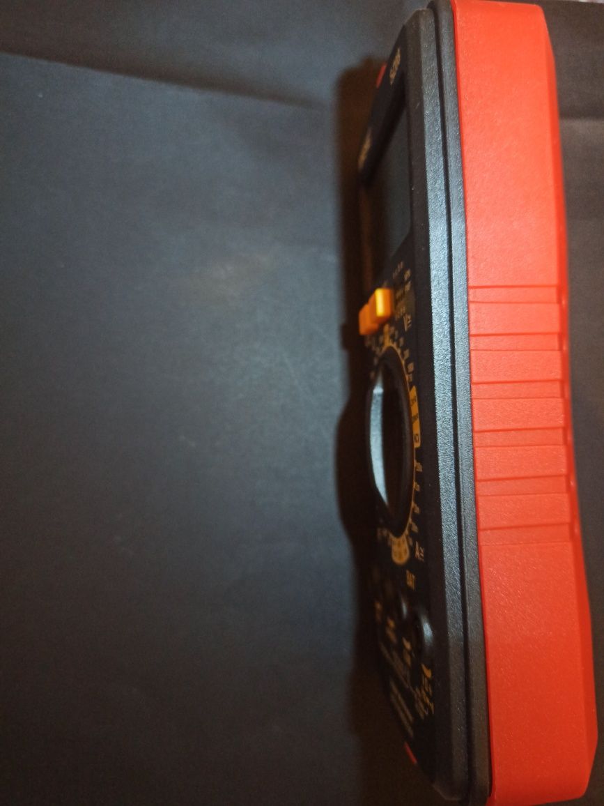 Multímetro Digital/Digital Multimeter