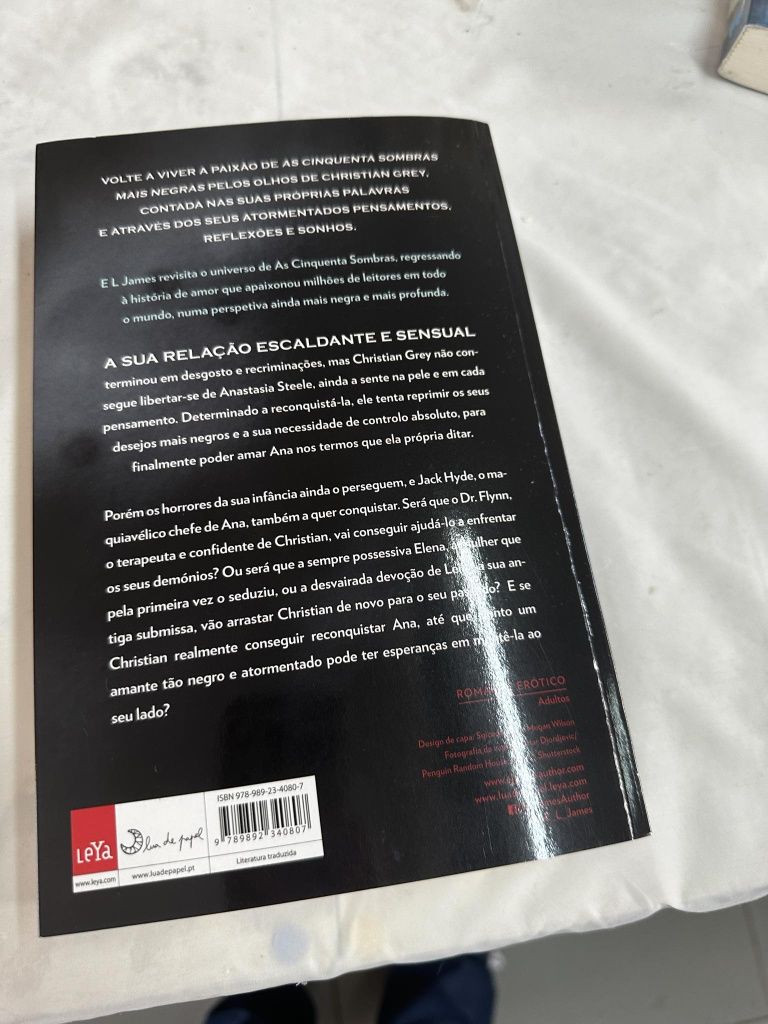 Cinquenta sombras mais negras