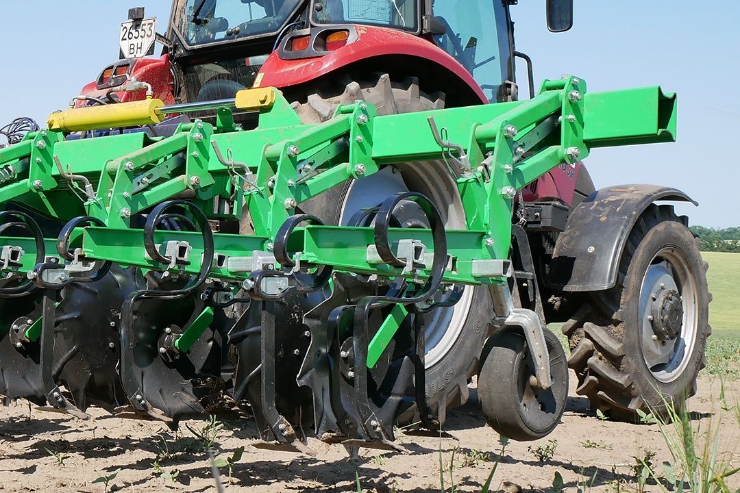 Просапний культиватор Gelios 6 на 5 стійок Велес Агро