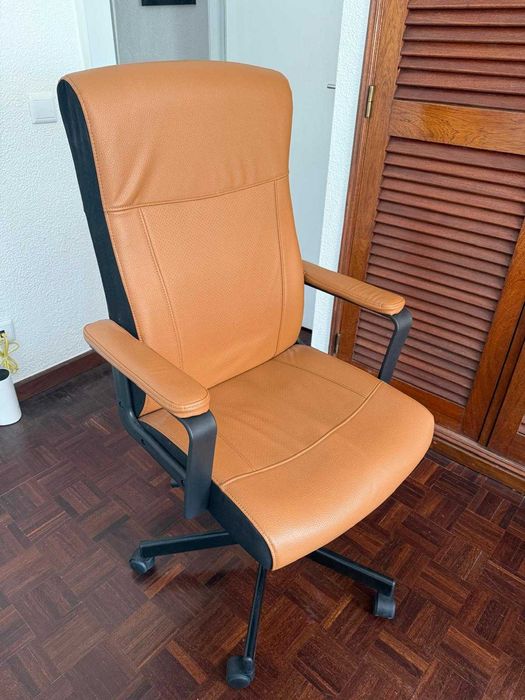 Oportunidade! Cadeira de Escritório - Impecável - Pouco Utilizada