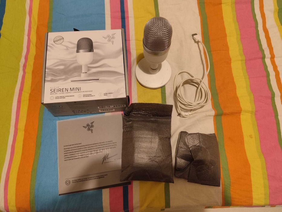 Microfone Razor Seiren mini branco