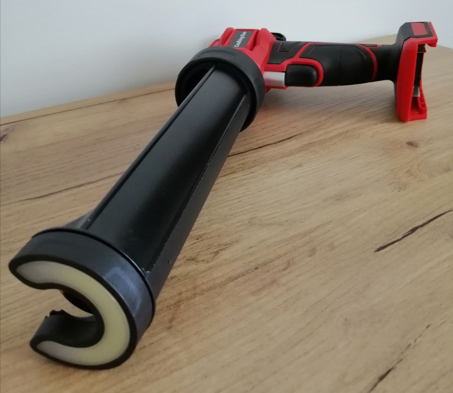 Wyciskacz, pistolet do silikonu na Aku 18V Makita