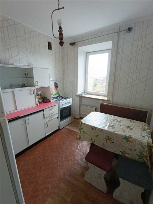 Двокімнатна квартира на Юрівці!