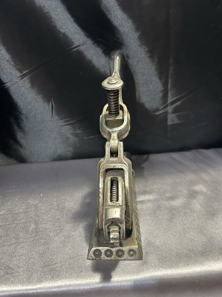 Antyczny Zszywacz z Patentem MADE IN U.S.A., AGME STAPLE 00
