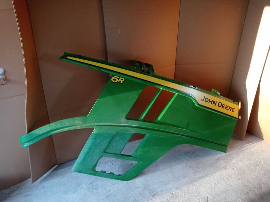 JOHN DEERE lewy bok maski 6R 220