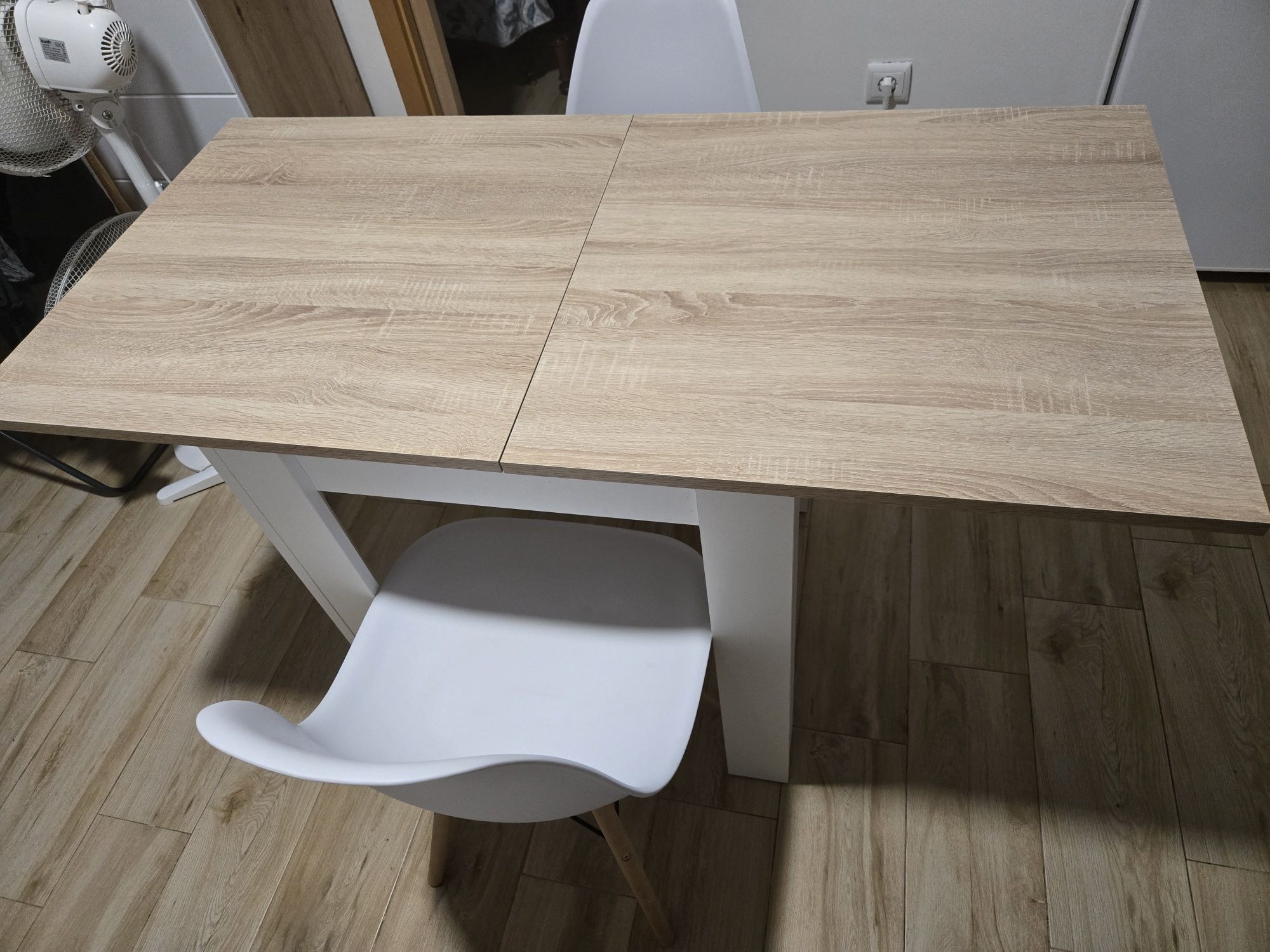 Mesa extensível e 2 cadeiras