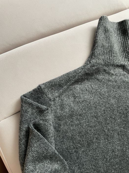 Вільний светр з високим коміром Н&М