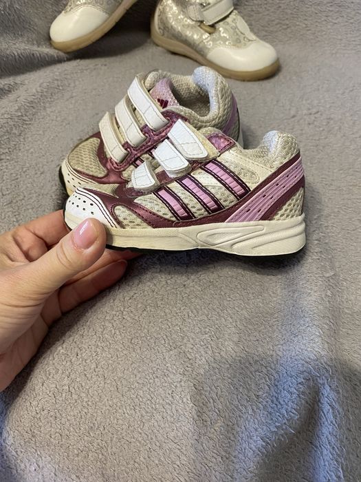 Кросівки, туфлі,мокосини для дівчинки