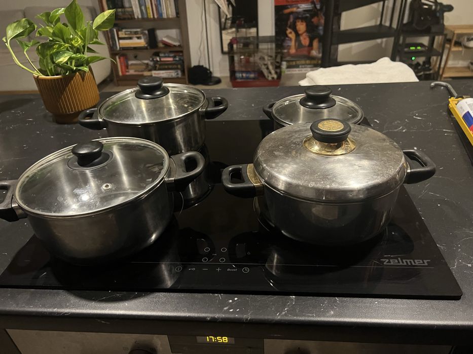 Zestaw garnków używanych