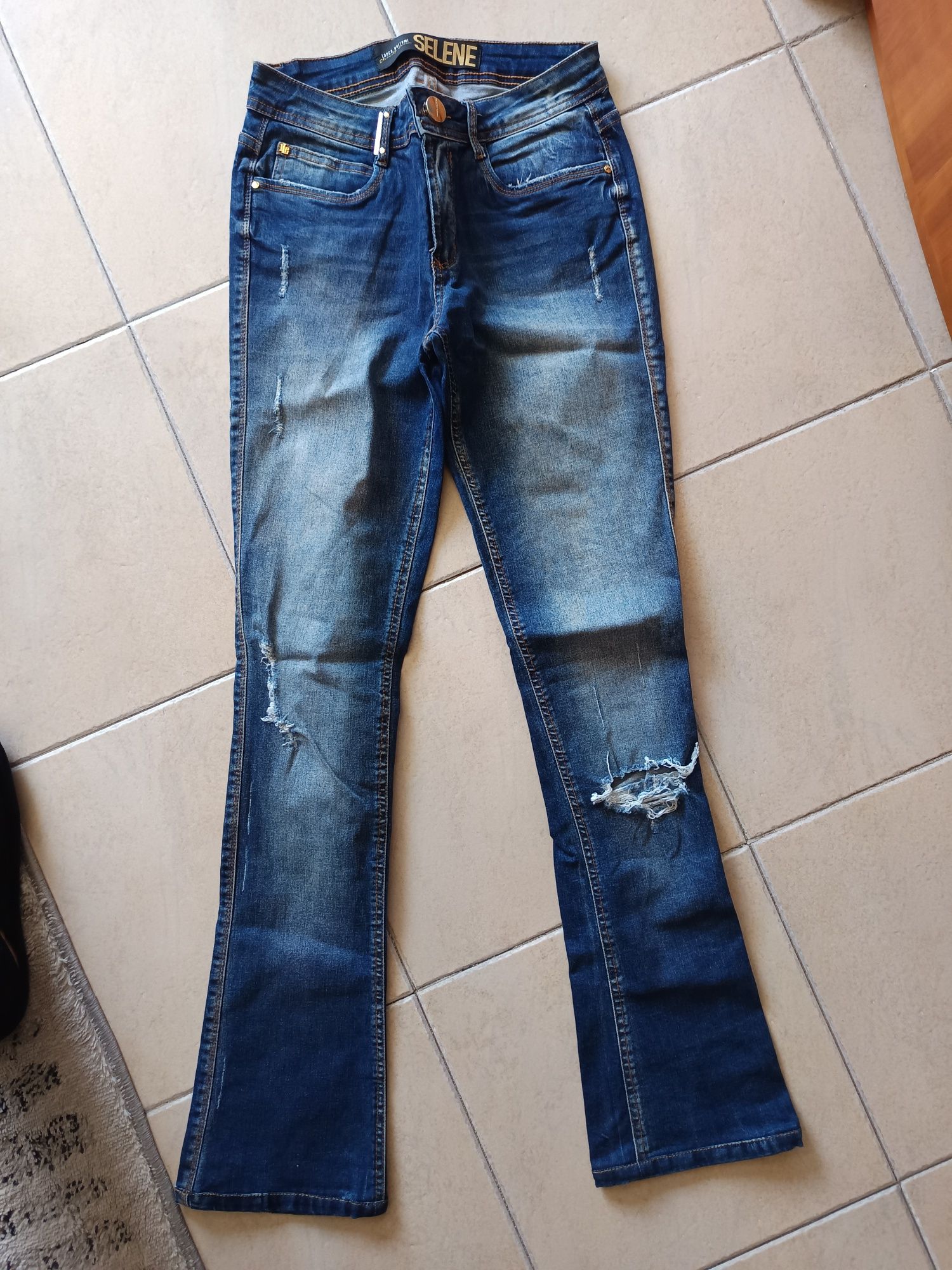 Roupas marca lança perfume 7 Euros cada