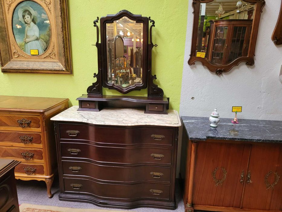 Cómoda antiga em madeira com tampo em pedra mais espelho