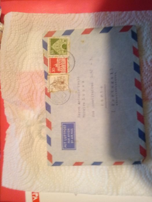 Envelope com selos carimbados