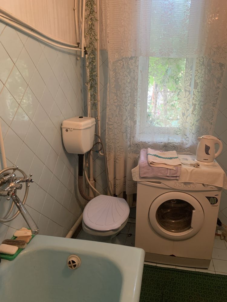 Будинок продаж з гаражем по вулиці Севанська