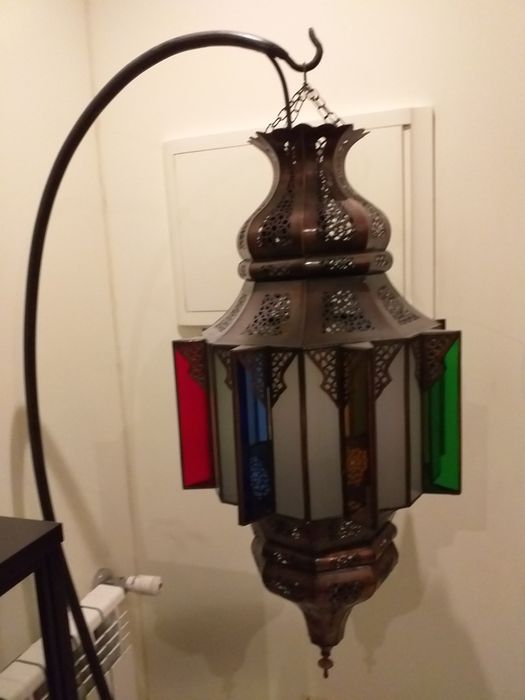 Bonito candeeiro marroquino eletrificado,tripé em.ferro feito à medida