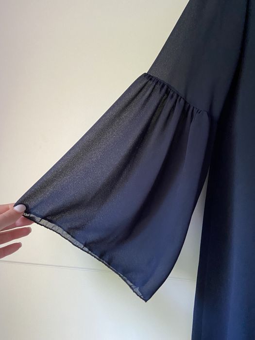 Granatowa sukienka z rozkloszowanymi rękawami M S