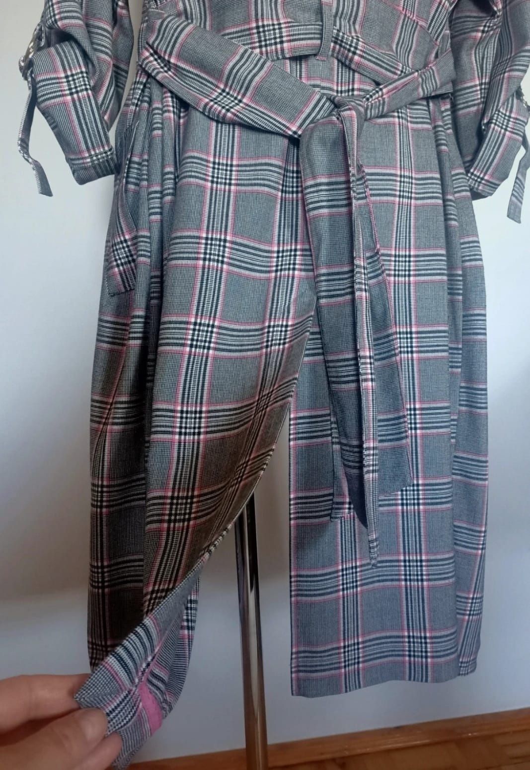 Wiosenny płaszcz Bershka w kratę