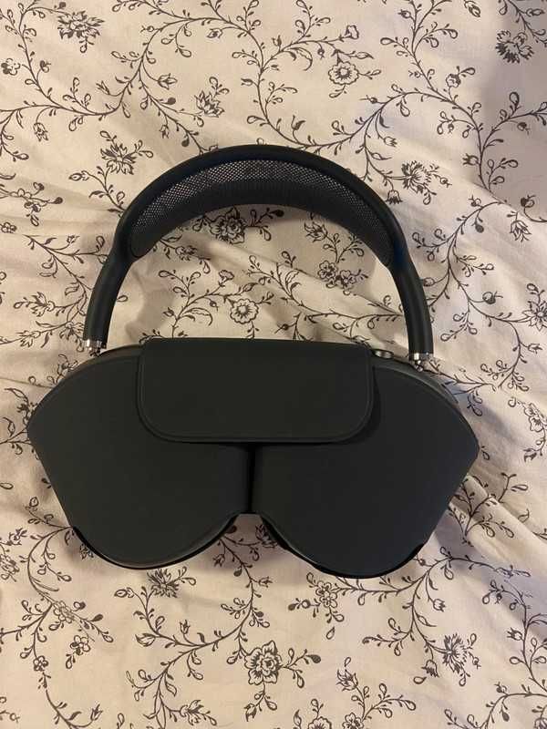 Czarne air pods max