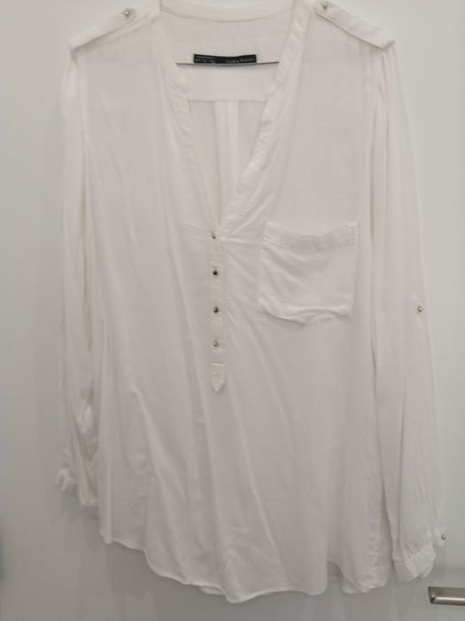 2 blusas bonitas, brancas e  novas