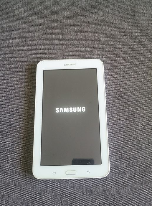Планшет  Sumsung Galaxy Tab Elite  + чехол + клавиатура