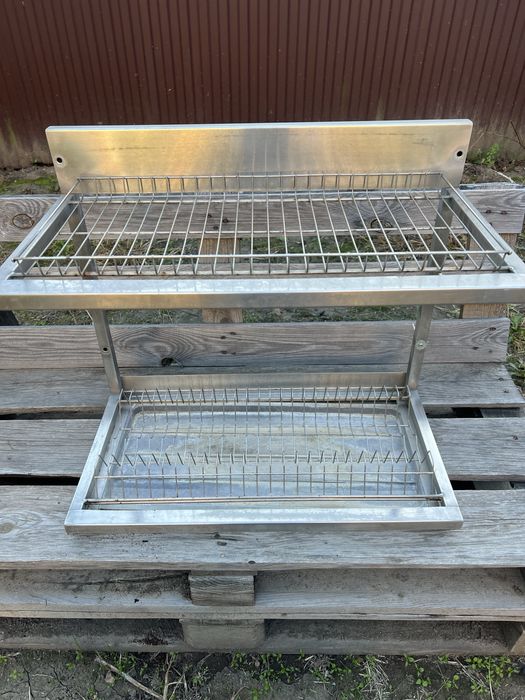 Продається міцна та зручна настінна полиця-сушка з нержавіючої сталі.