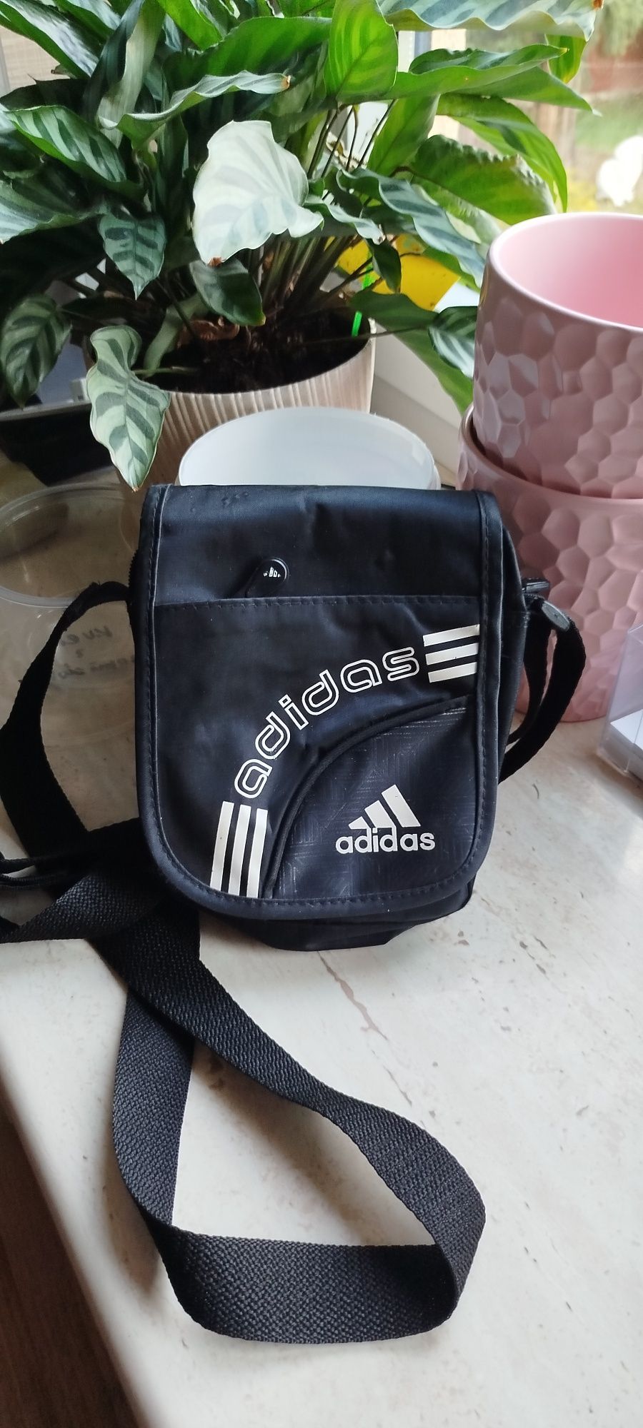 Listonoszka Adidas czarna