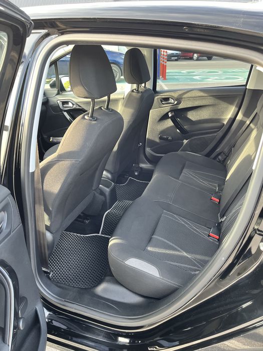 Peugeot 208 2013
