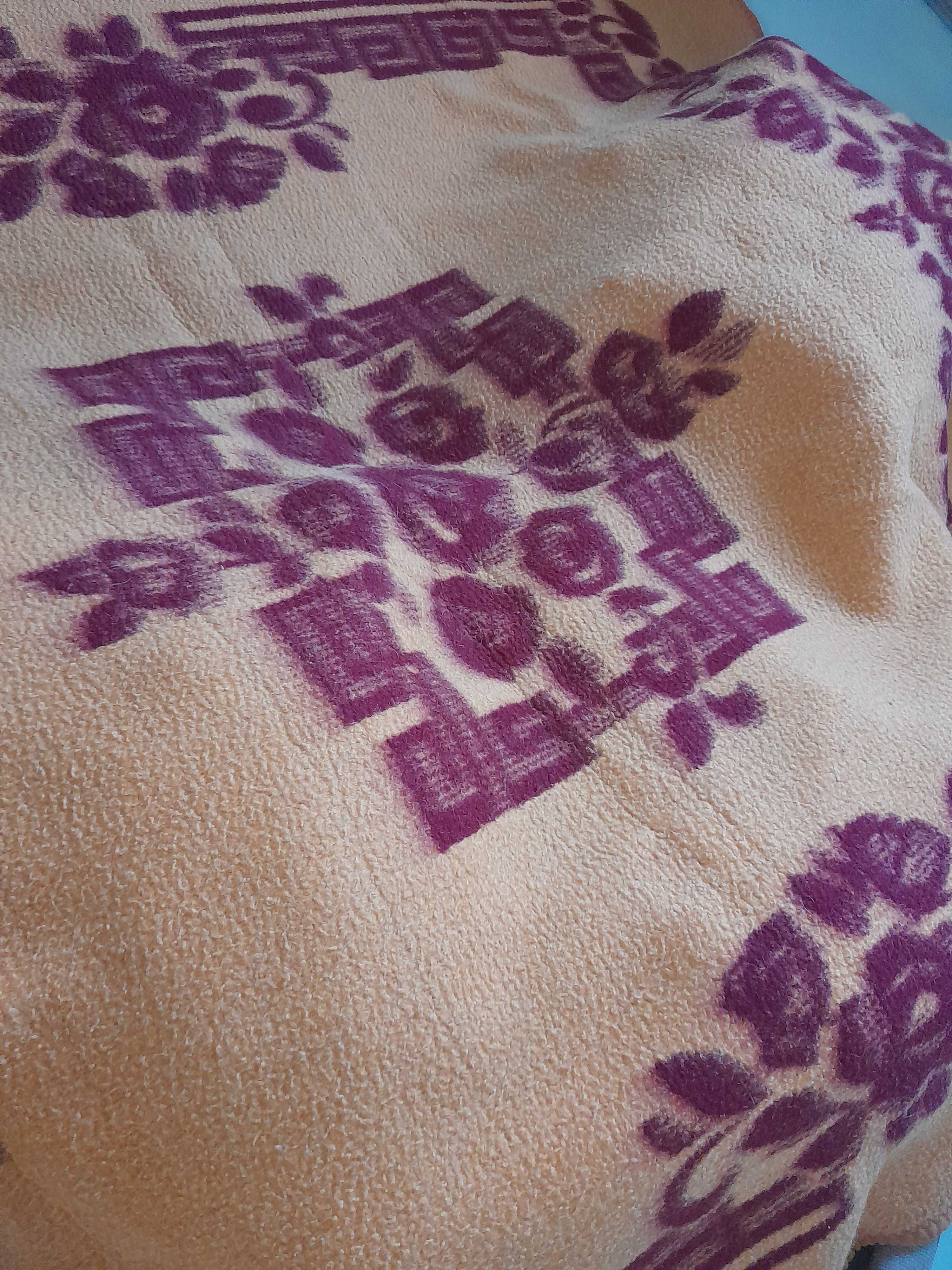 Одеяло шёлк верх внутри пуховое.