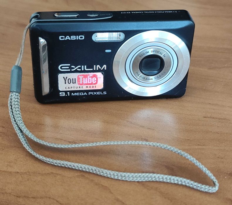 Sprzedam używany kompaktowy aparat fotograficzny marki Casio EX-Z19